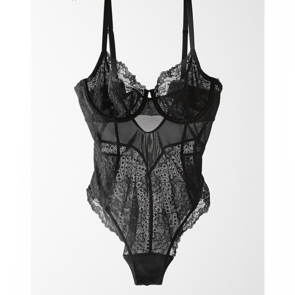 TELL TALE LACE BODYSUIT